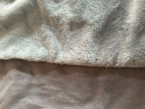 SAMPLE Grey faux fur blanket 150 x 110cm ()